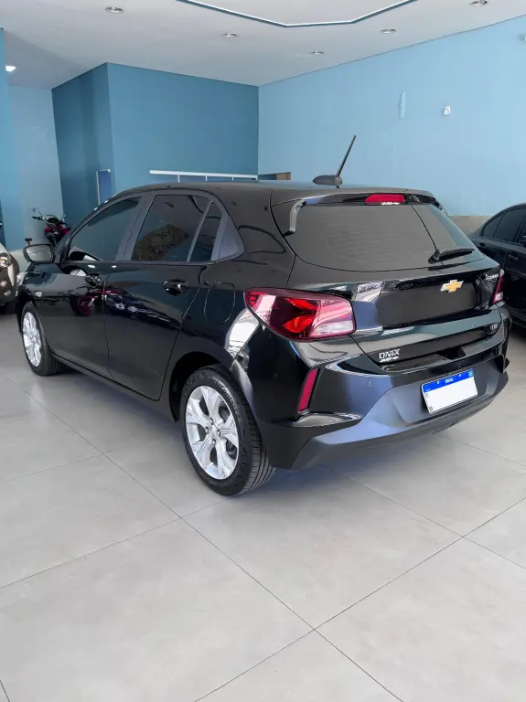 CHEVROLET Onix Hatch - Foto
