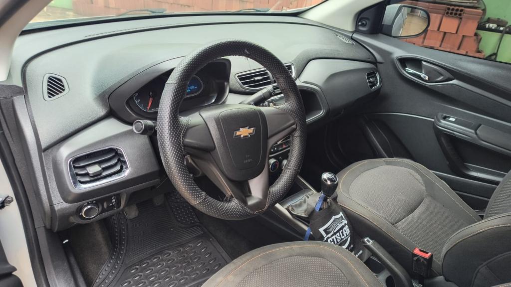 CHEVROLET Onix Hatch - Foto