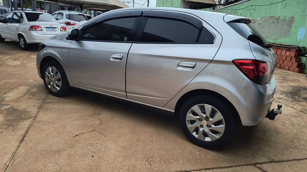 CHEVROLET Onix Hatch - Foto