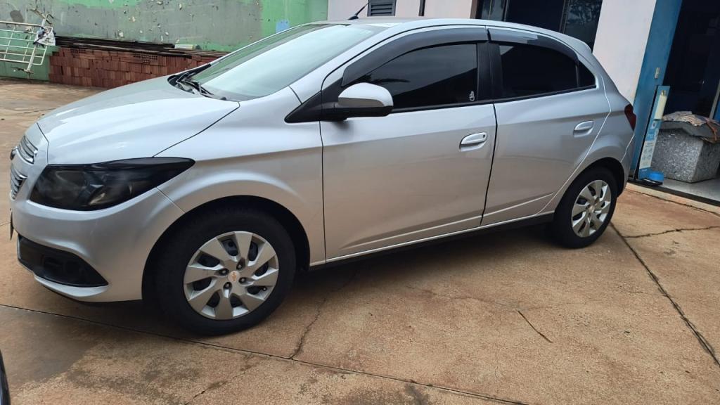 CHEVROLET Onix Hatch - Foto