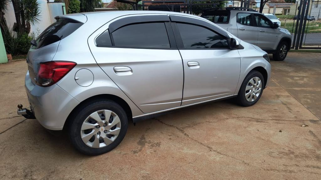 CHEVROLET Onix Hatch - Foto