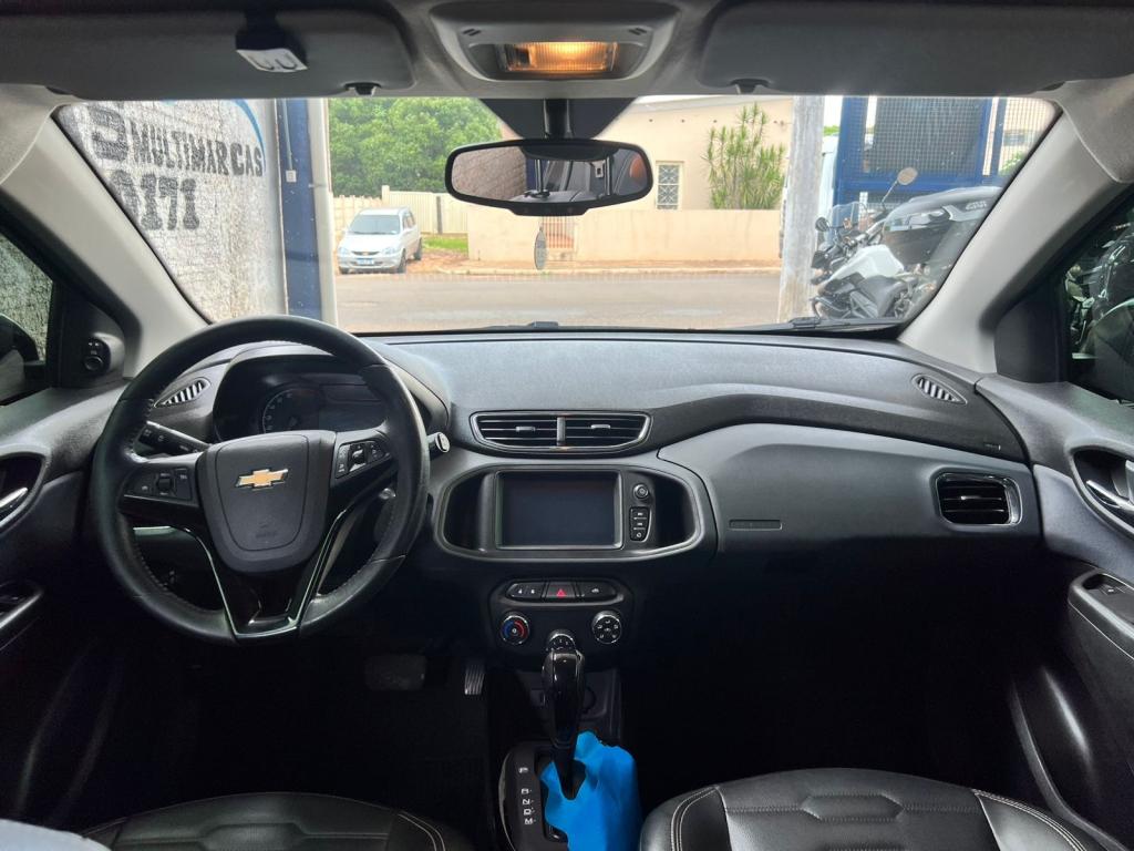 CHEVROLET Onix Hatch - Foto