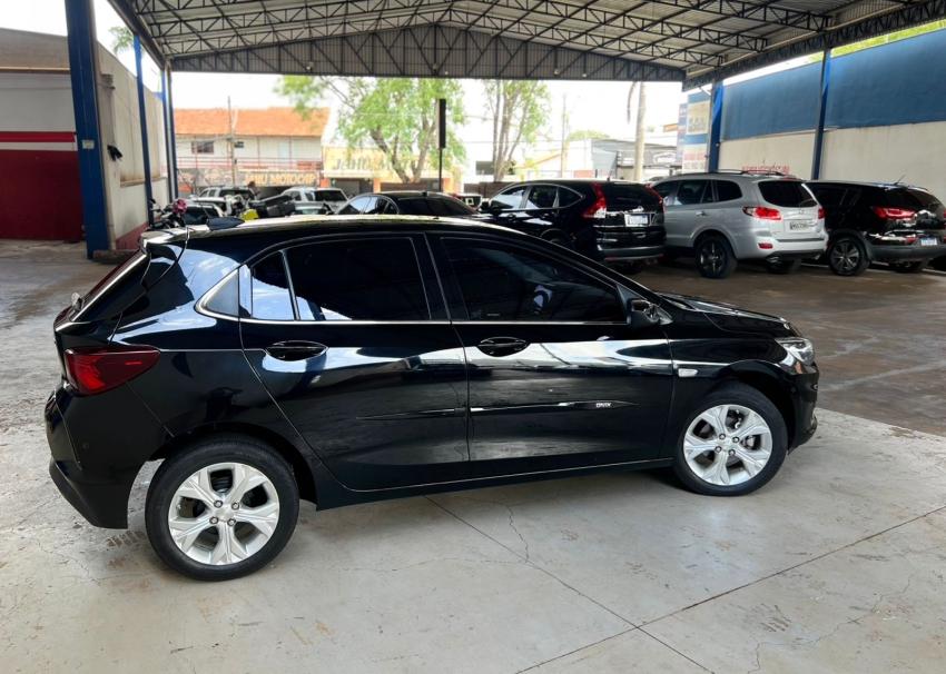 CHEVROLET Onix Hatch - Foto