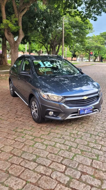 CHEVROLET Onix Hatch - Foto