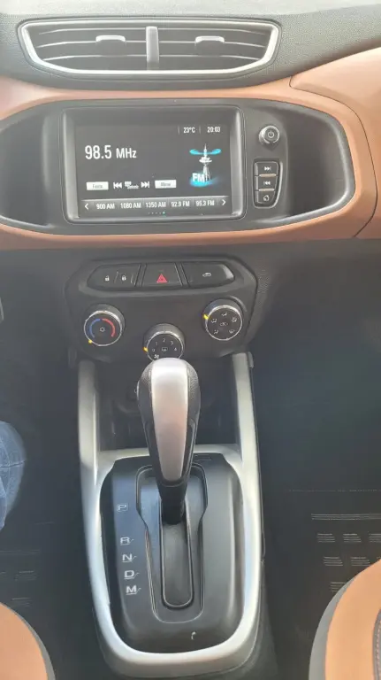 CHEVROLET Onix Hatch - Foto