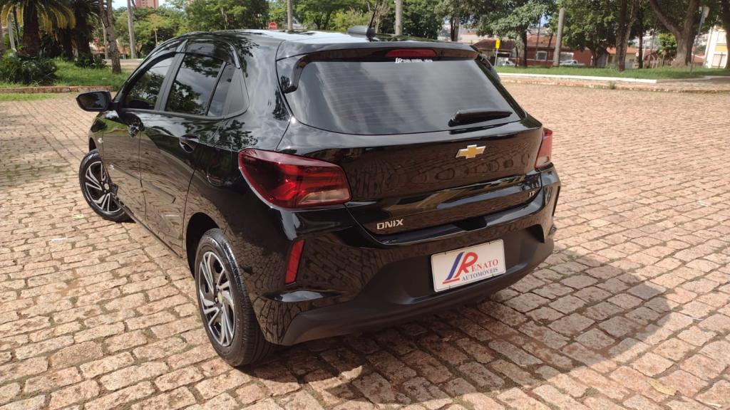 CHEVROLET Onix Hatch - Foto