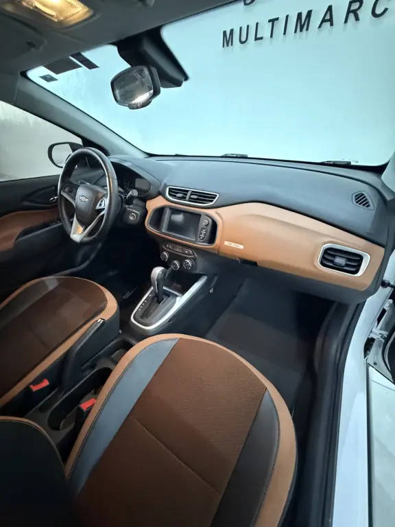 CHEVROLET Onix Hatch - Foto