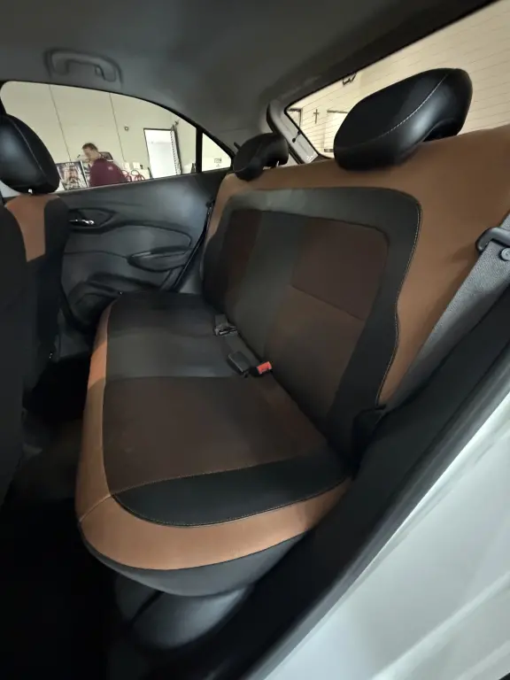 CHEVROLET Onix Hatch - Foto