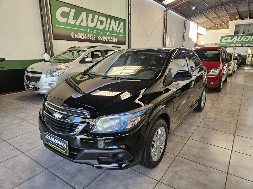 CHEVROLET Onix Hatch - Foto