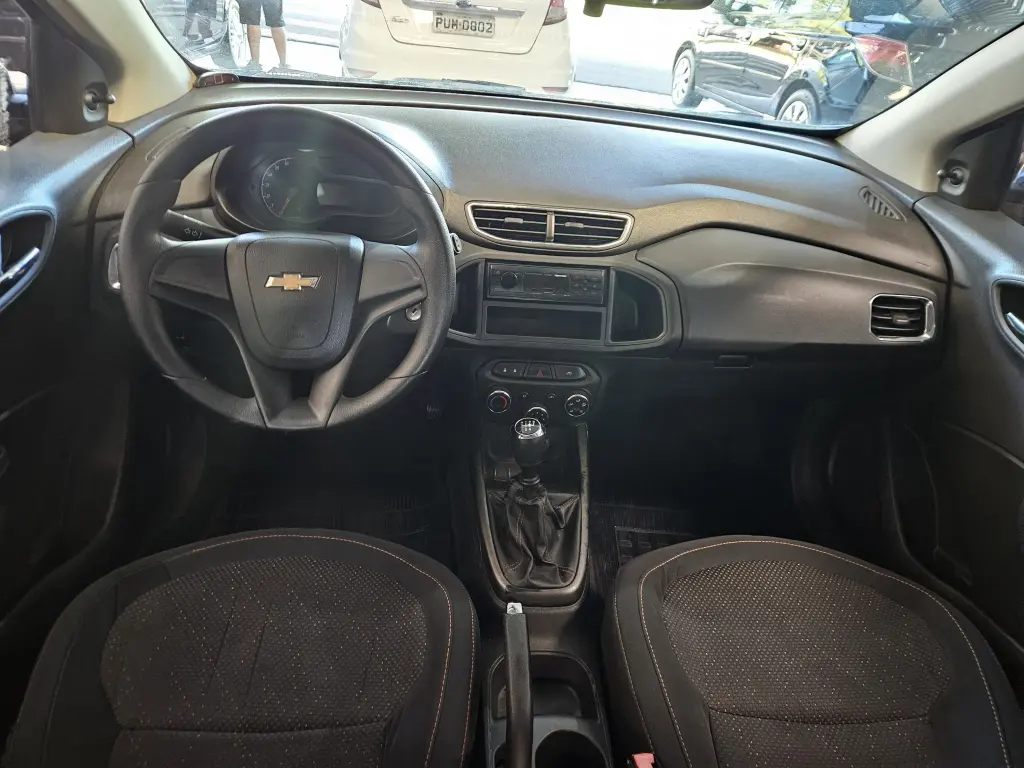 CHEVROLET Onix Hatch - Foto