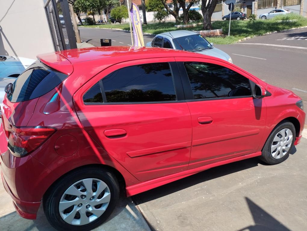 CHEVROLET Onix Hatch - Foto