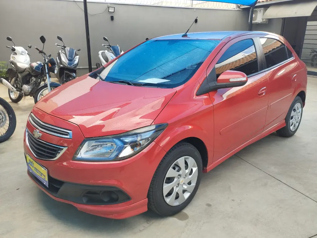 CHEVROLET Onix Hatch - Foto