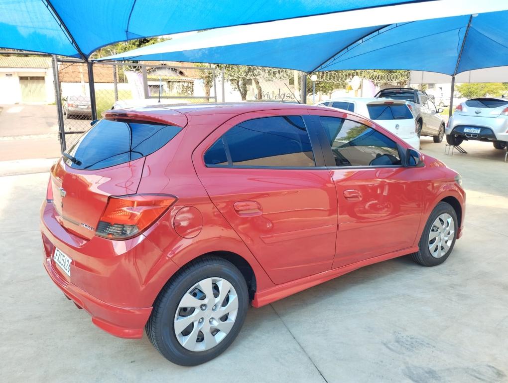 CHEVROLET Onix Hatch - Foto