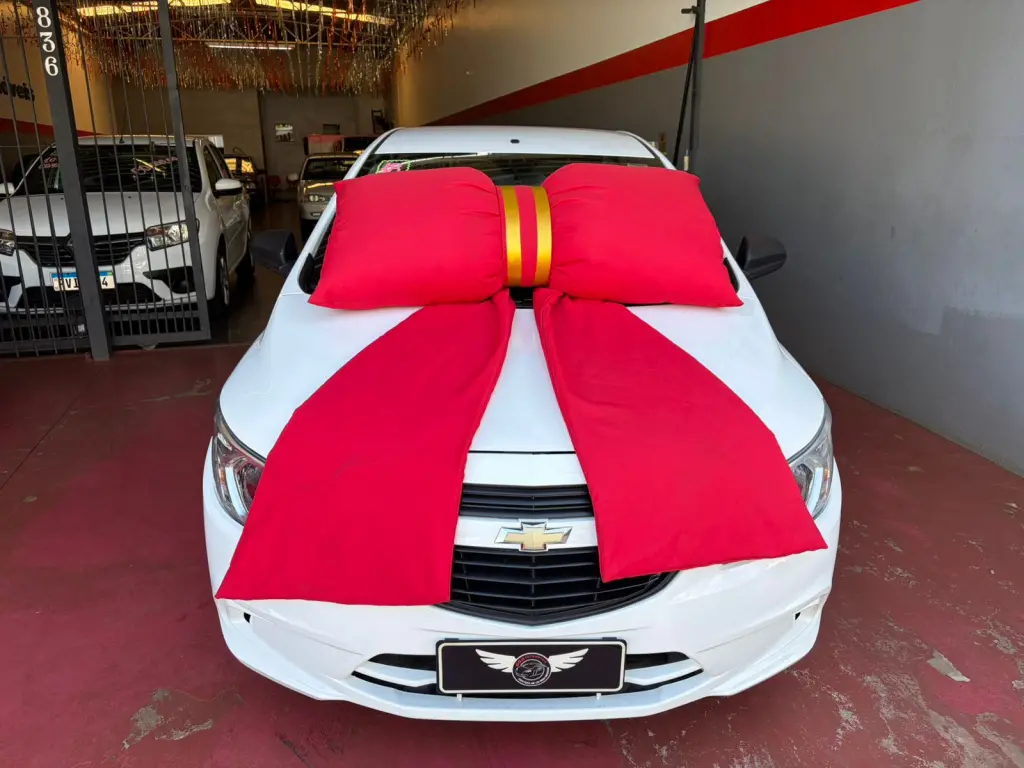 CHEVROLET Onix Hatch - Foto