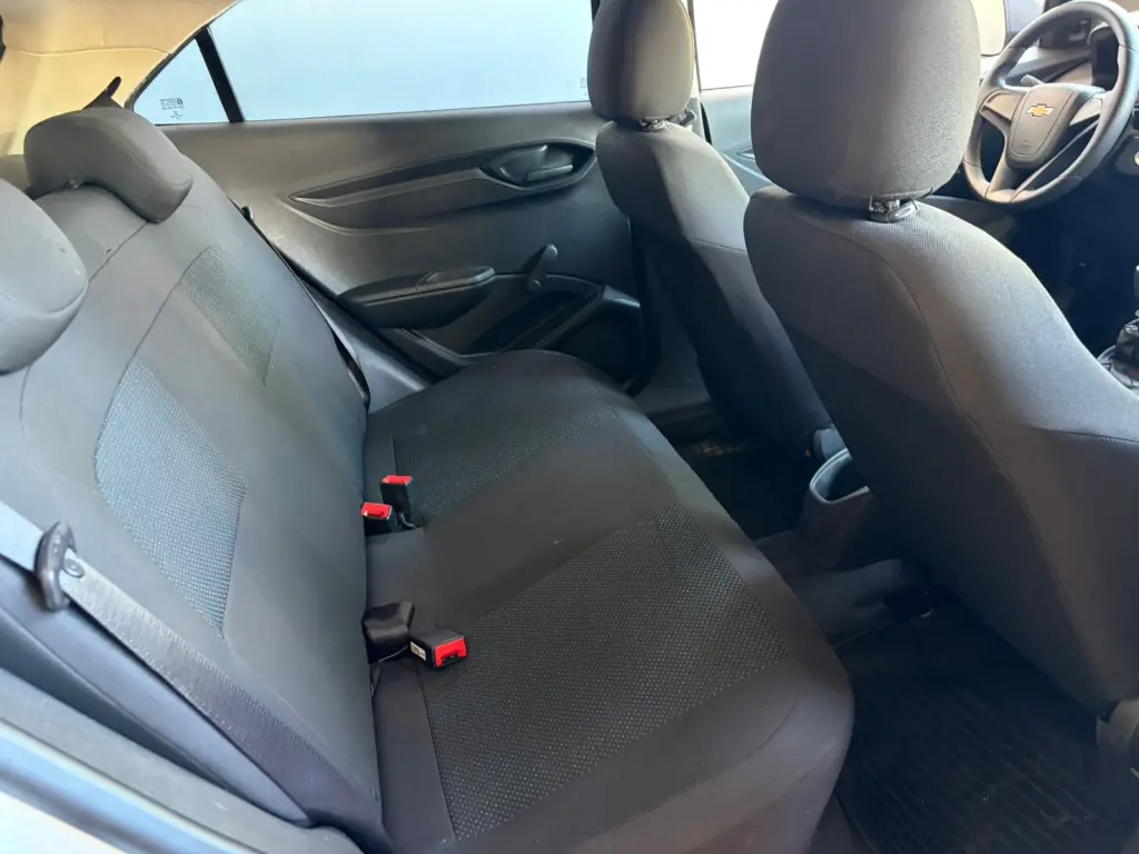 CHEVROLET Onix Hatch - Foto