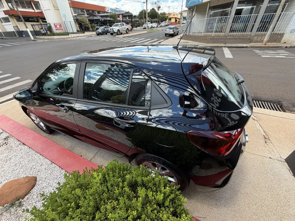 CHEVROLET Onix Hatch - Foto