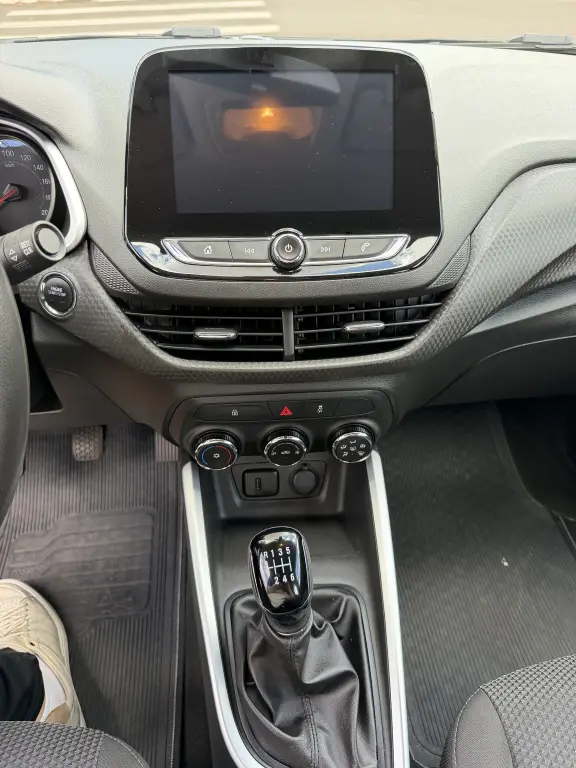 CHEVROLET Onix Hatch - Foto