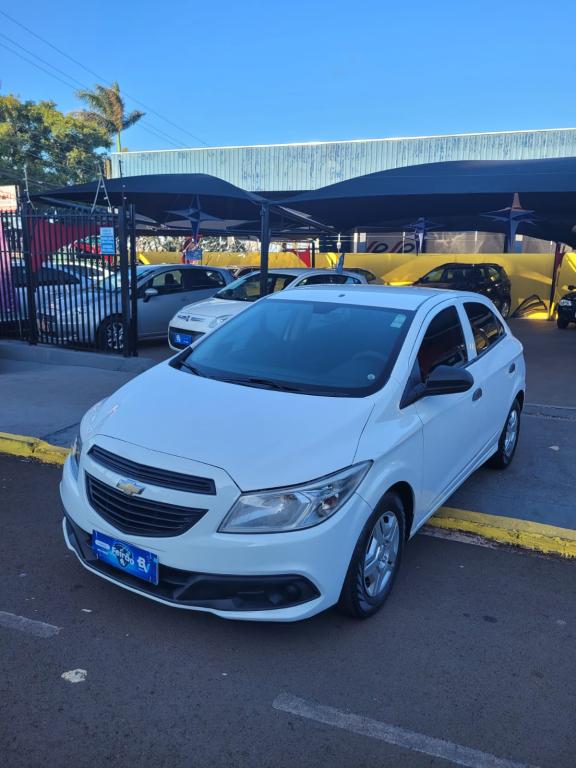 CHEVROLET Onix Hatch - Foto