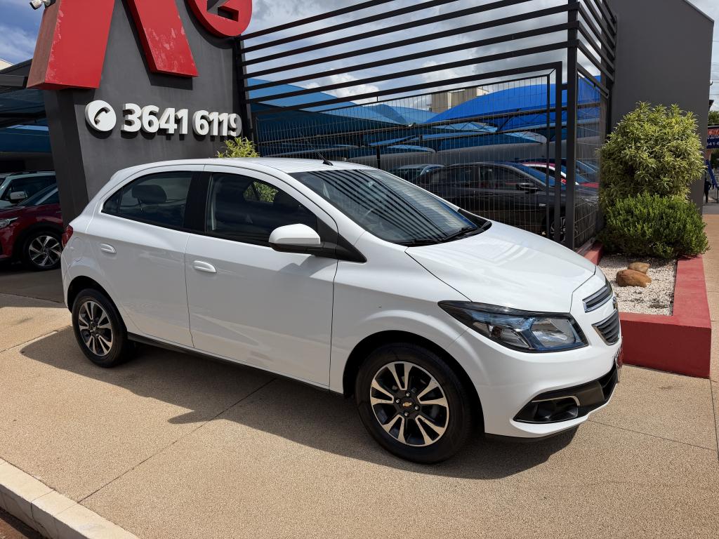 CHEVROLET Onix Hatch - Foto