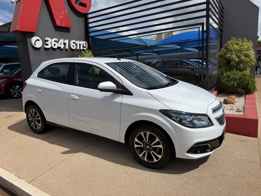 CHEVROLET Onix Hatch - Foto