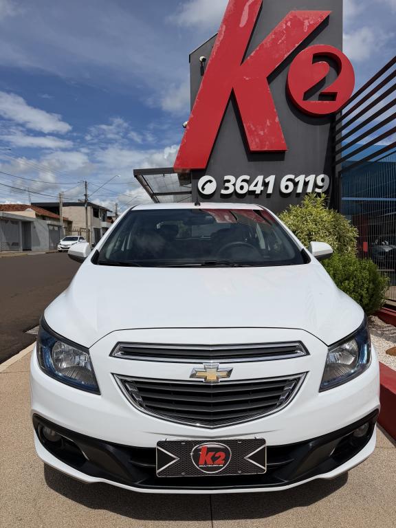 CHEVROLET Onix Hatch - Foto