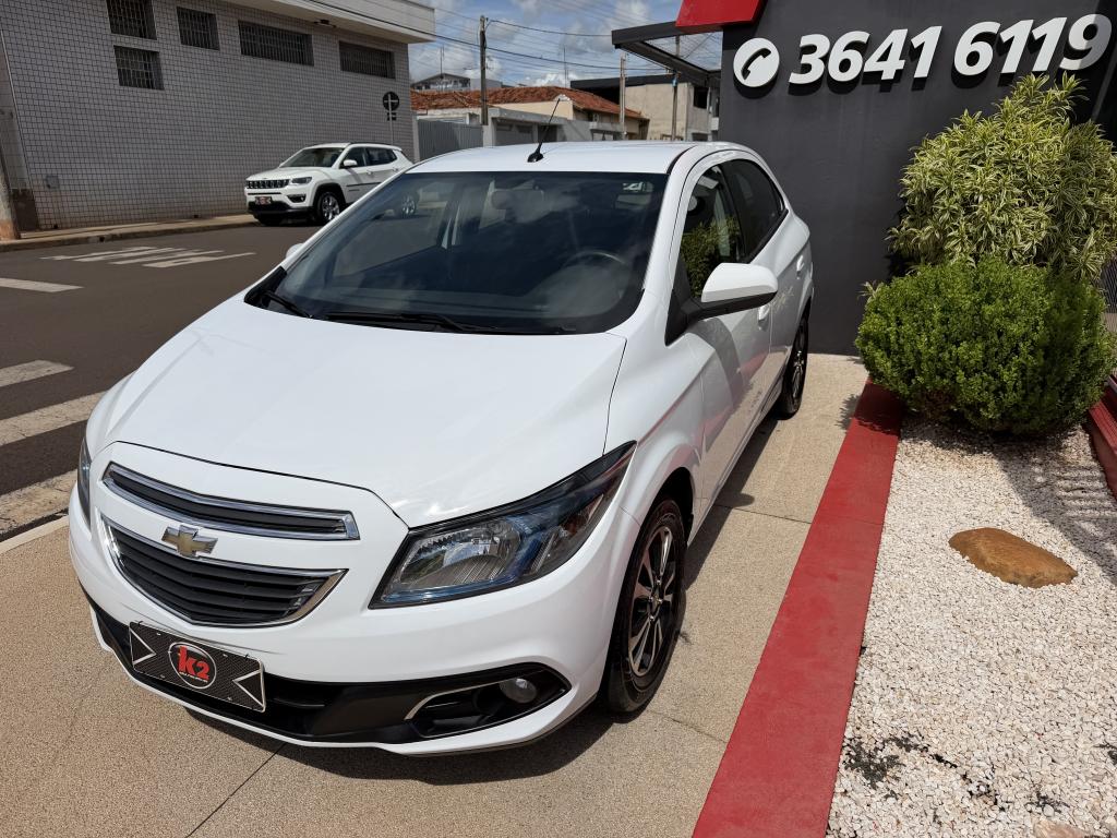 CHEVROLET Onix Hatch - Foto