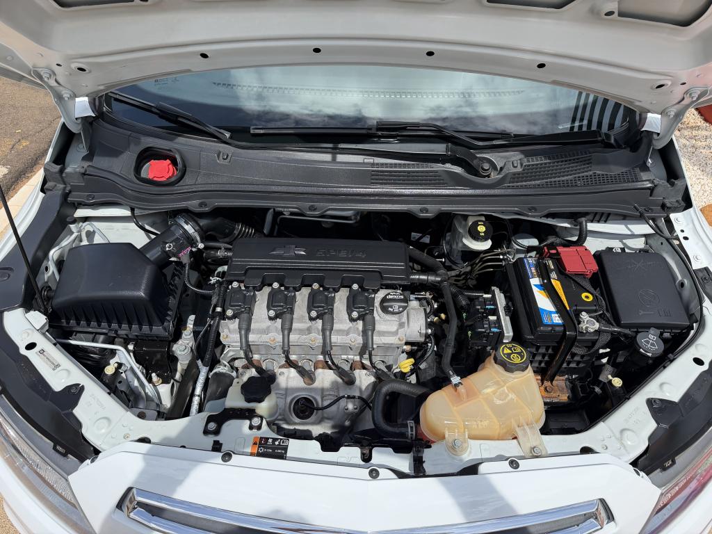 CHEVROLET Onix Hatch - Foto