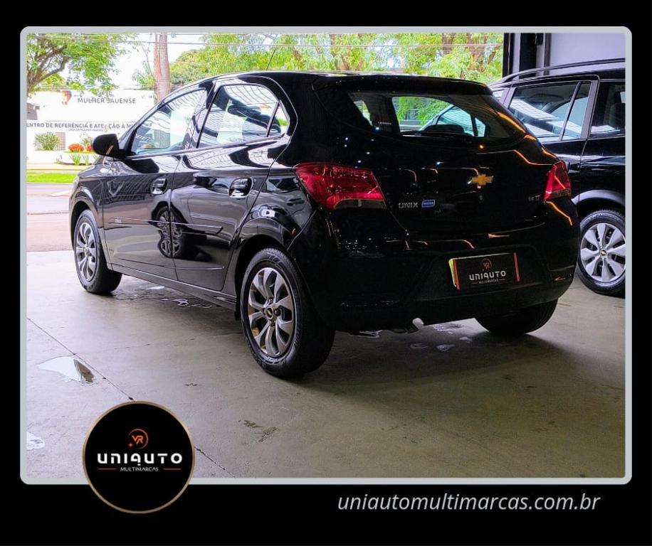 CHEVROLET Onix Hatch - Foto