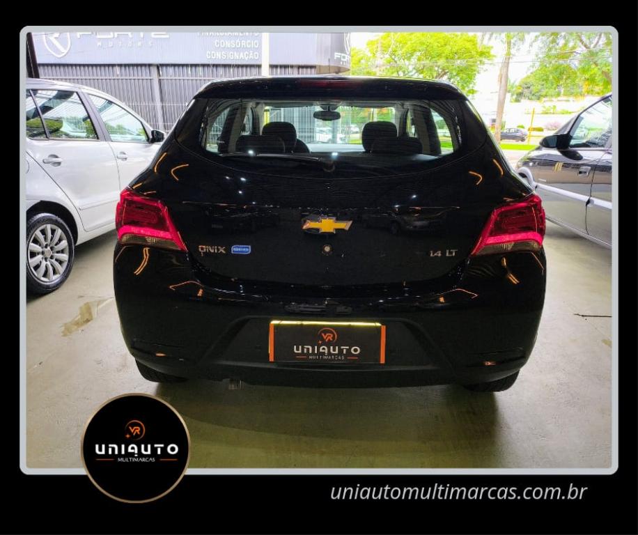 CHEVROLET Onix Hatch - Foto