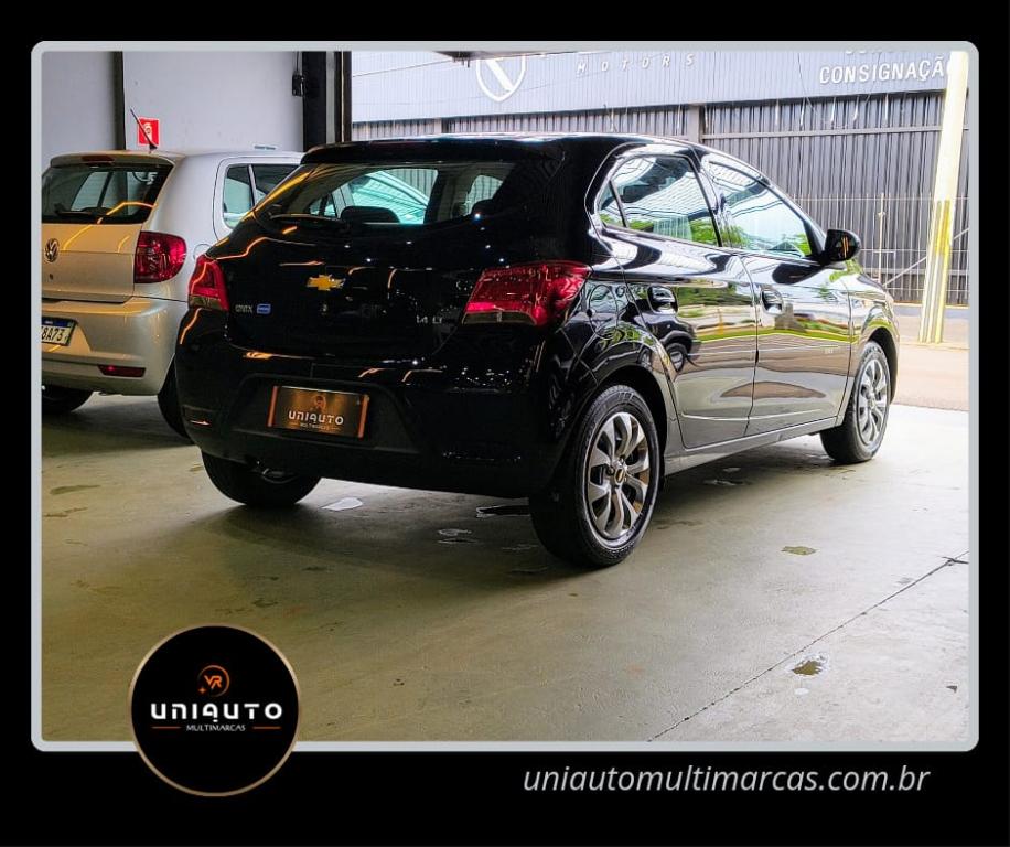 CHEVROLET Onix Hatch - Foto