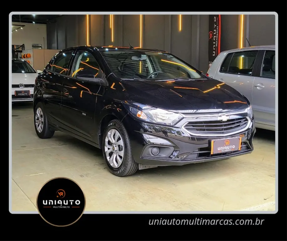 CHEVROLET Onix Hatch - Foto