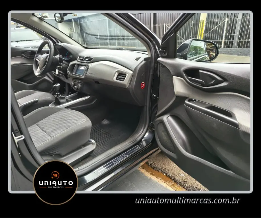 CHEVROLET Onix Hatch - Foto