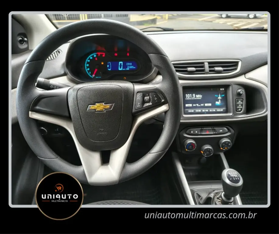 CHEVROLET Onix Hatch - Foto