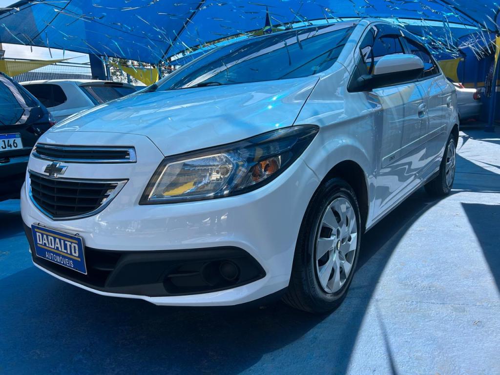 CHEVROLET Onix Hatch - Foto