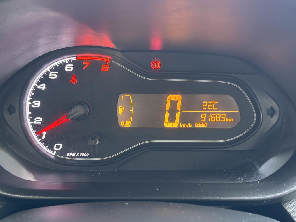 CHEVROLET Onix Hatch - Foto