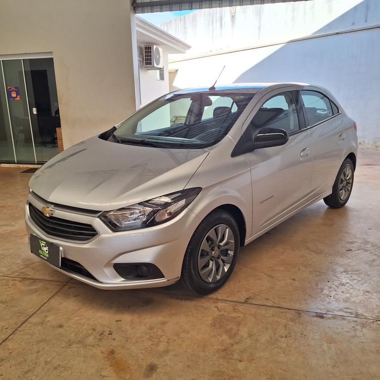 CHEVROLET Onix Hatch - Foto