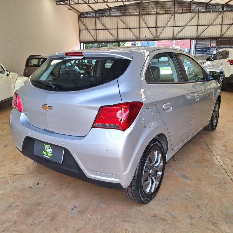 CHEVROLET Onix Hatch - Foto