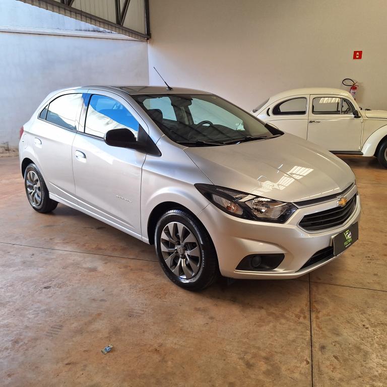 CHEVROLET Onix Hatch - Foto