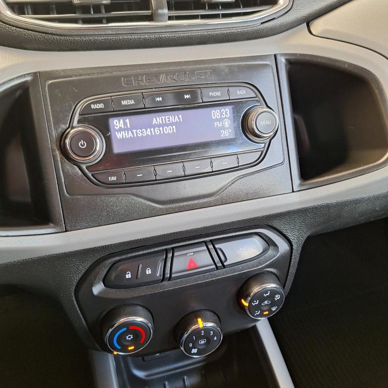 CHEVROLET Onix Hatch - Foto