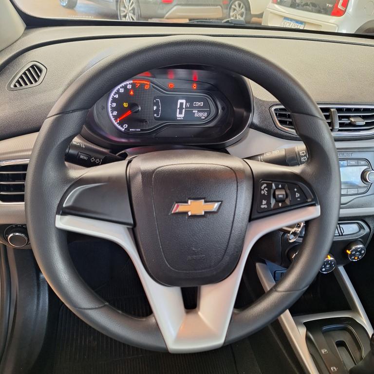 CHEVROLET Onix Hatch - Foto