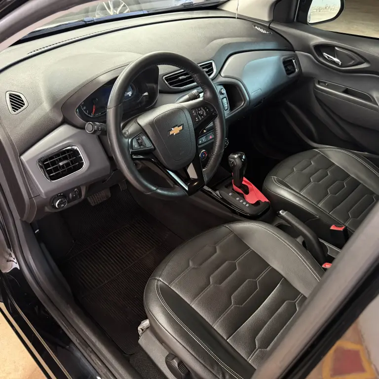 CHEVROLET Onix Hatch - Foto