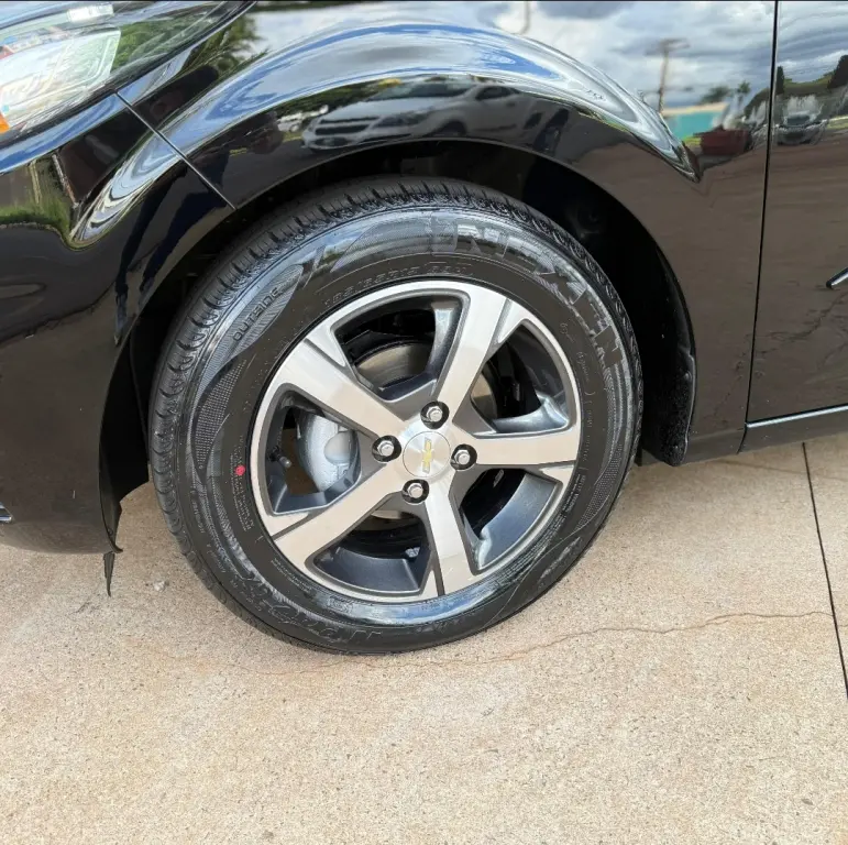 CHEVROLET Onix Hatch - Foto