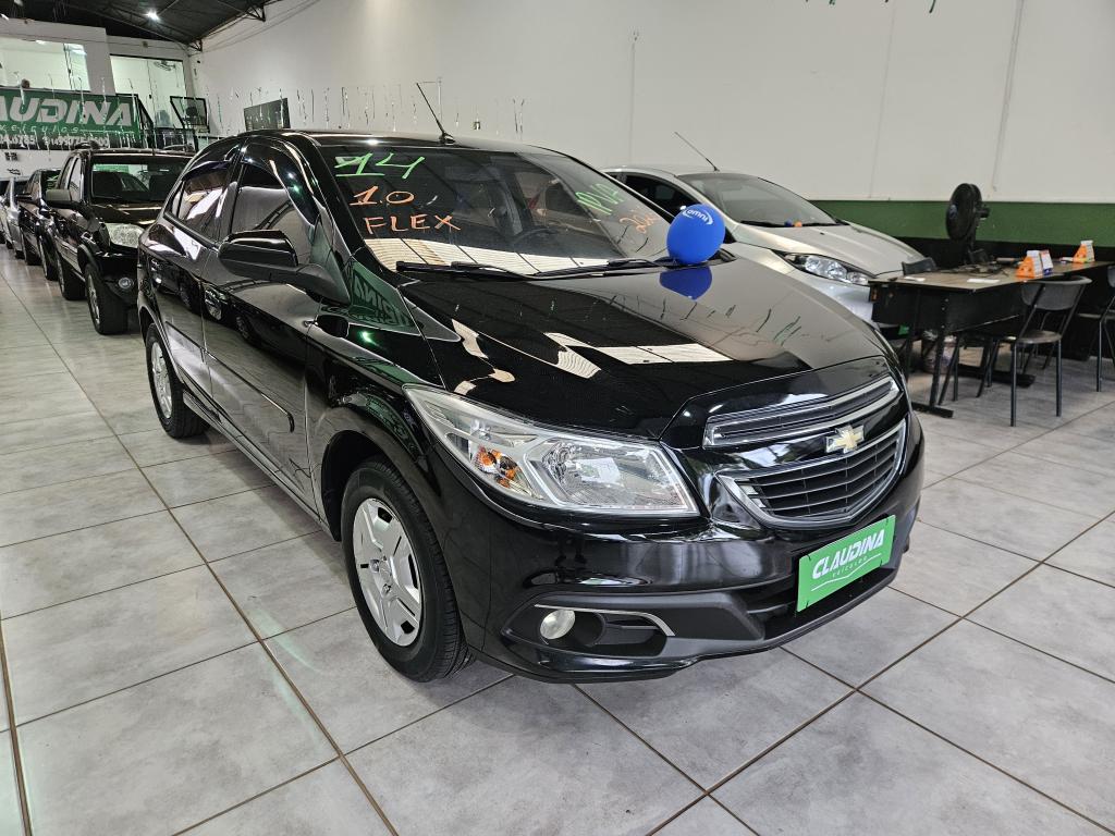 CHEVROLET Onix Hatch - Foto