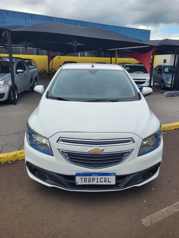 CHEVROLET Onix Hatch - Foto