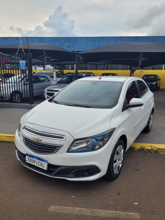 CHEVROLET Onix Hatch - Foto