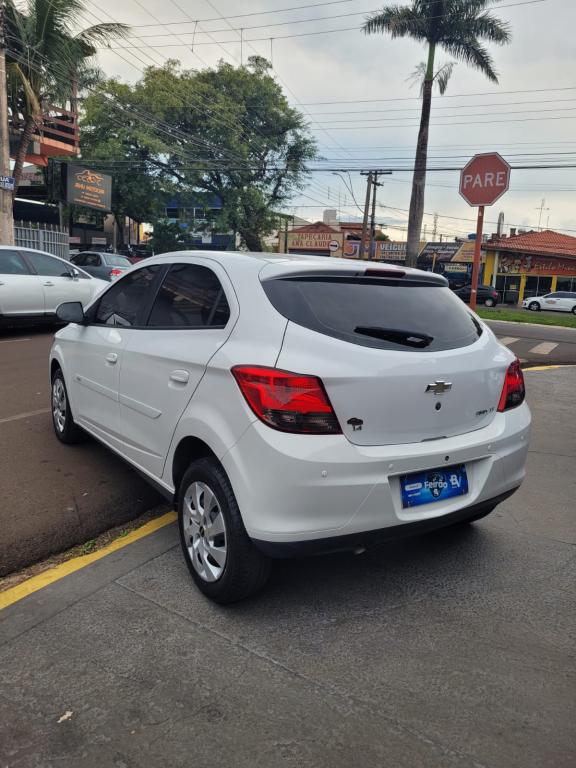 CHEVROLET Onix Hatch - Foto
