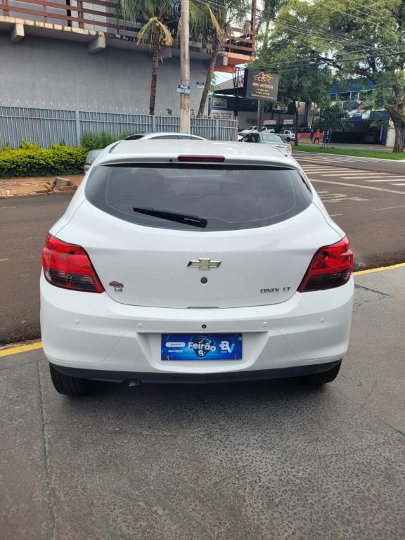 CHEVROLET Onix Hatch - Foto