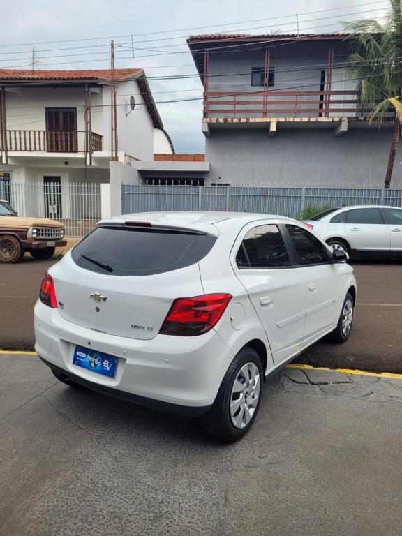 CHEVROLET Onix Hatch - Foto