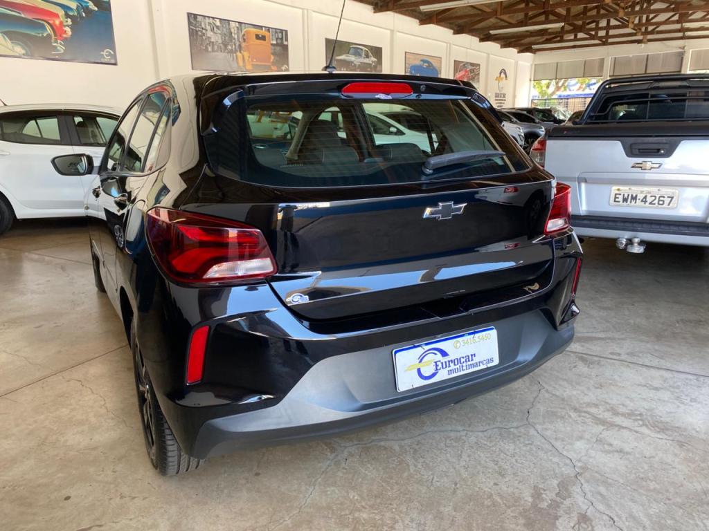 CHEVROLET Onix Hatch - Foto