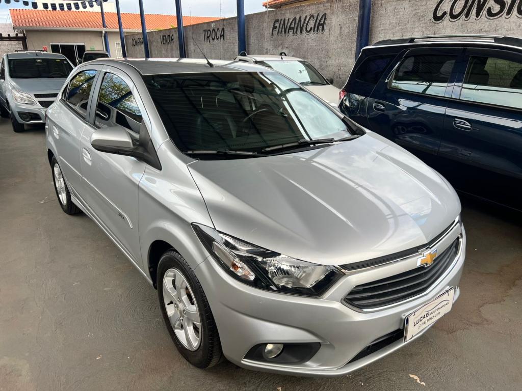 CHEVROLET Onix Hatch - Foto